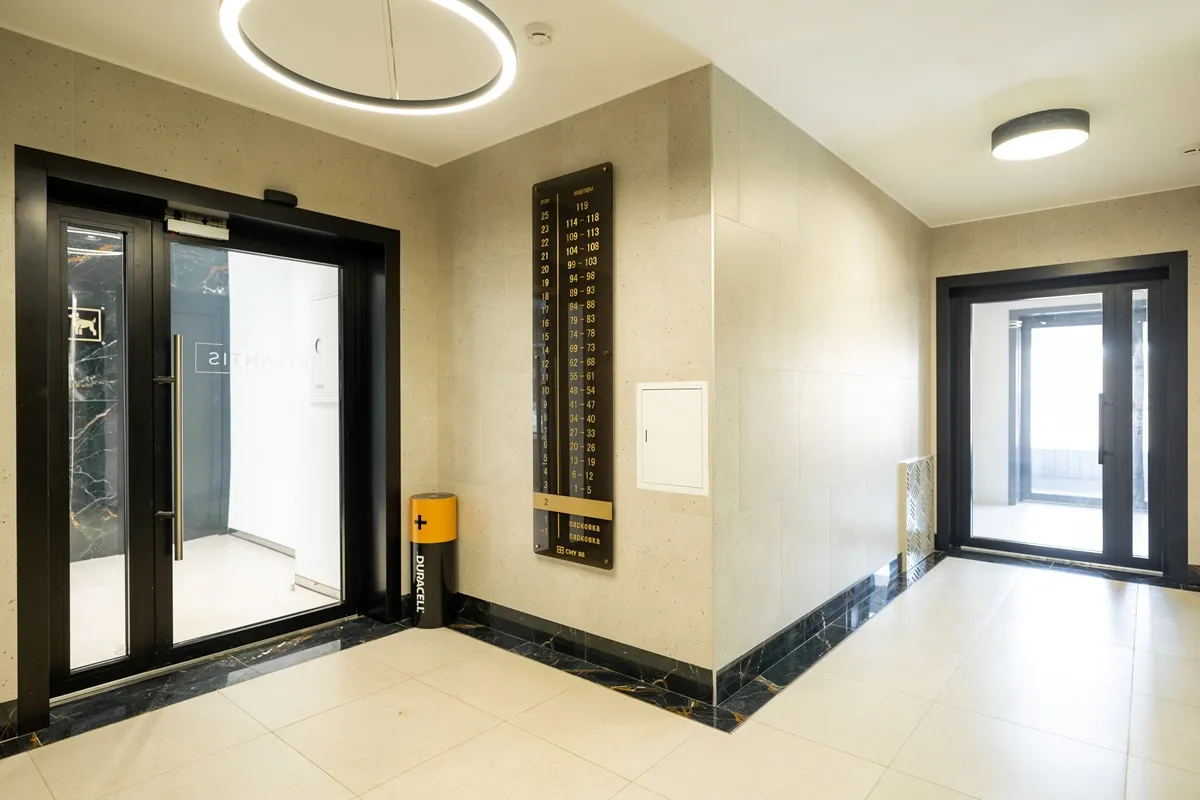 Почему алюминий? 5 неоспоримых преимуществ современных противопожарных дверей