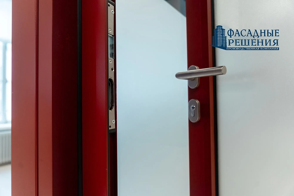 Распашные алюминиевые противопожарные двери